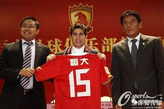 李章洙换下孔卡,孔卡与李章洙