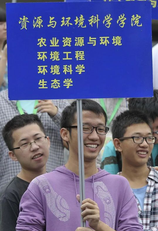 大学新生入学须知攻略,新生入学学长学姐很热情