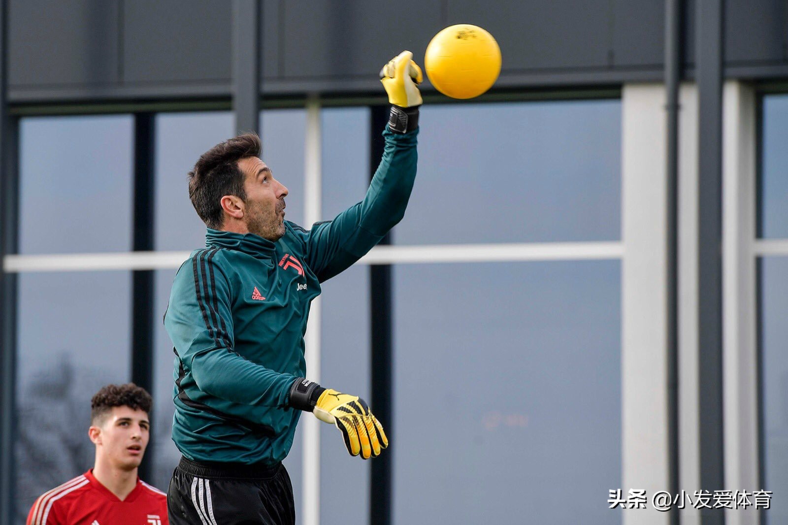 布冯签约米兰,布冯续约至2024年