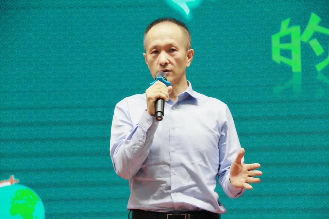 我的教育故事师德师风演讲比赛,我和学生共成长师德师风演讲视频