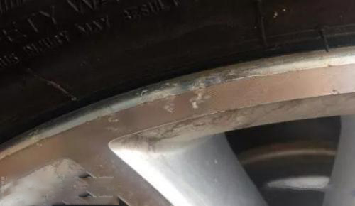 轮毂氧化导致轮胎漏气怎么办,汽车轮毂内部氧化怎么处理