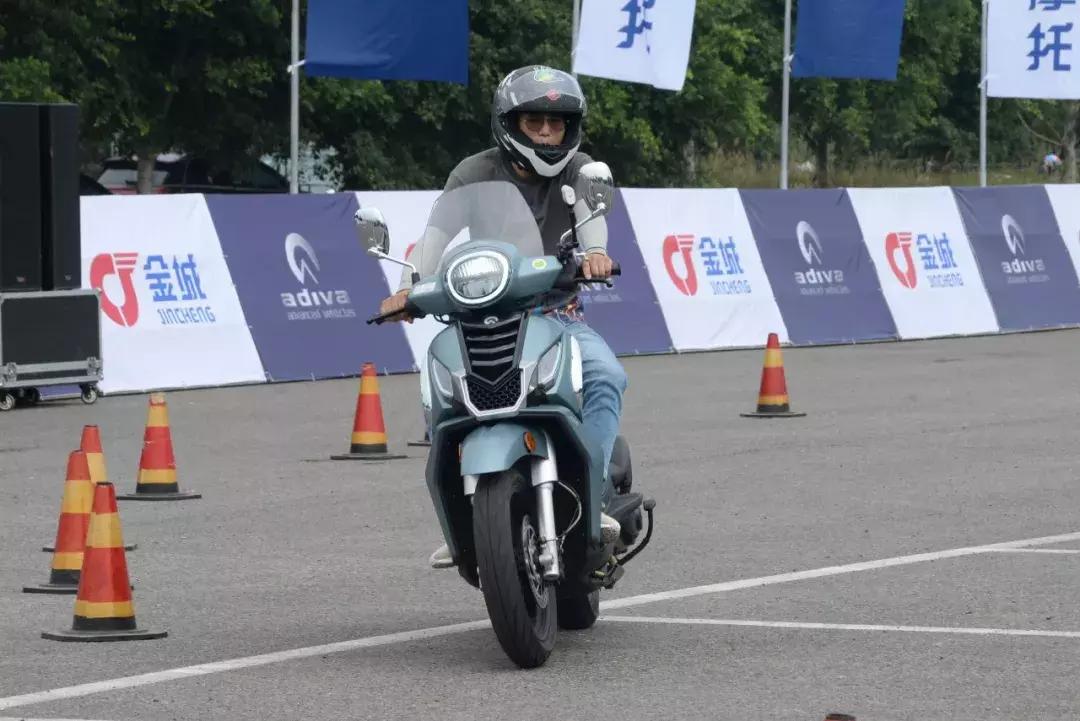 2.78万ADIVAAJ201欧系运动踏板首发！金城旗下多款车型试驾