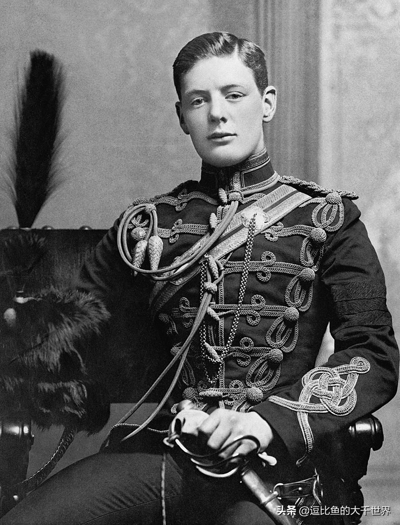 伊丽莎白二世最后一次见丘吉尔,丘吉尔为什么臣服伊丽莎白二世