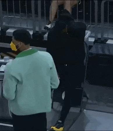 心疼!詹姆斯穿上厚重的护靴!湖人放弃场均5.4分3.2板中锋