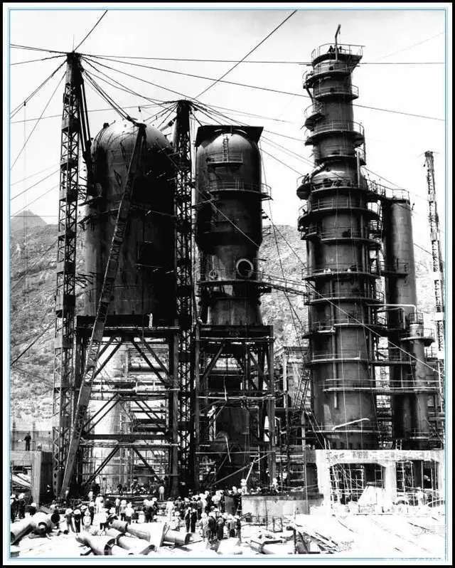 夜爬凤凰岭,雪落鸡冠山