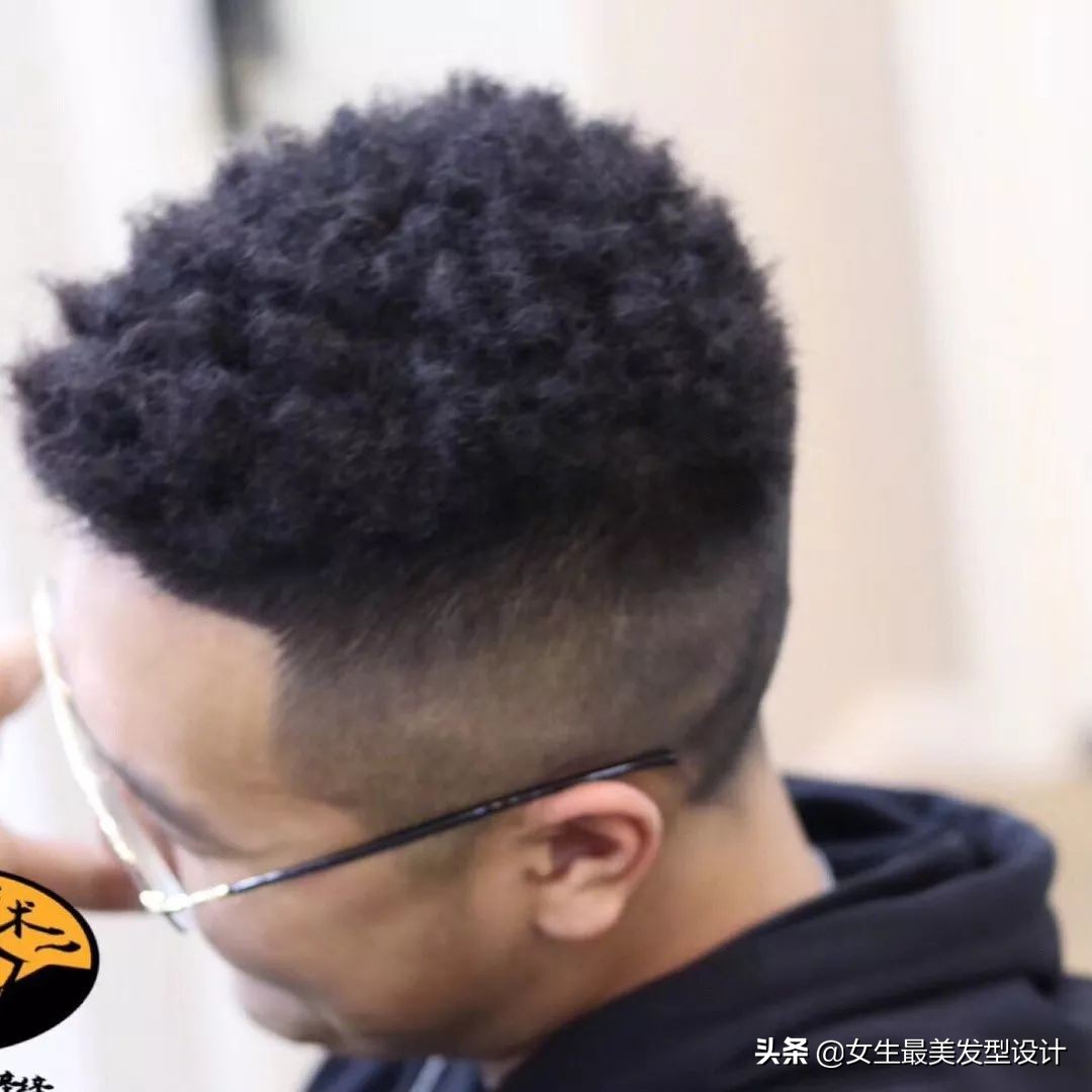 黑皮肤适合的发色卷发,黑皮肤适合烫什么发型好