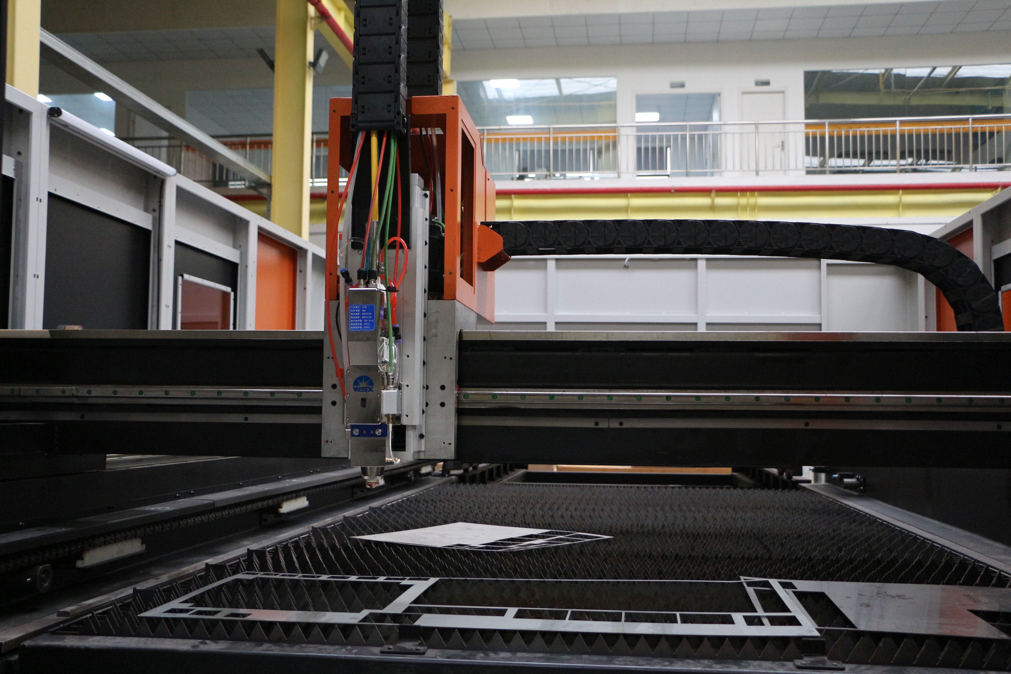 双成光纤激光切割机,高功率大型激光切割机报价