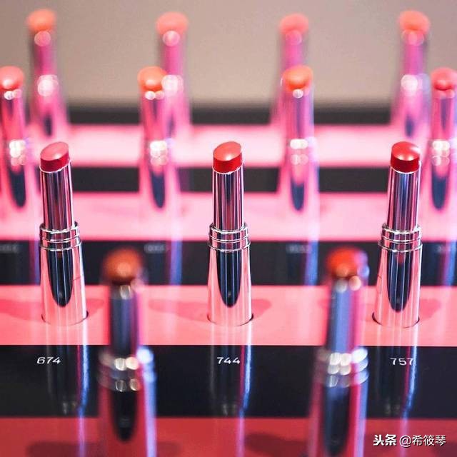 李佳琦推荐dior口红魅惑釉唇膏 (dior魅惑漆光釉唇膏857)