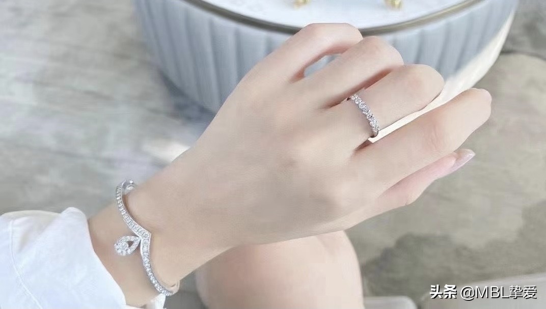 几百块钱的莫桑钻,莫桑钻经典四爪钻戒