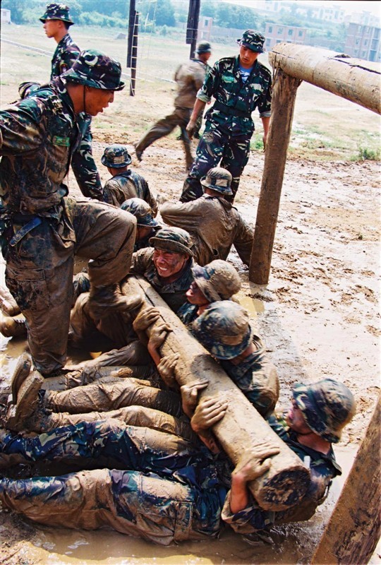 单个军人跑步动作要领归纳,特种兵跑步训练真实视频