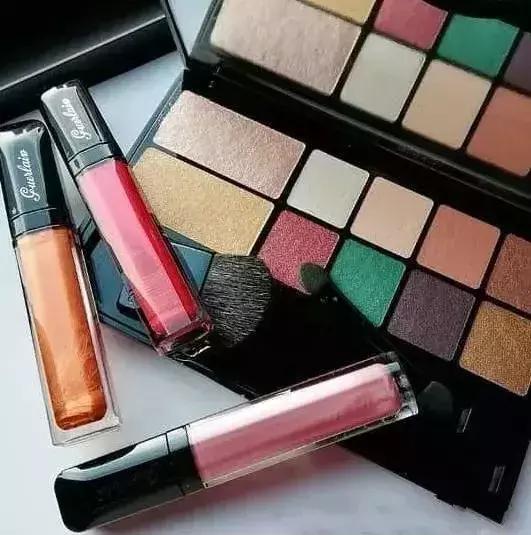 burberry圣诞限定彩盘,如果只买一个护肤品买什么