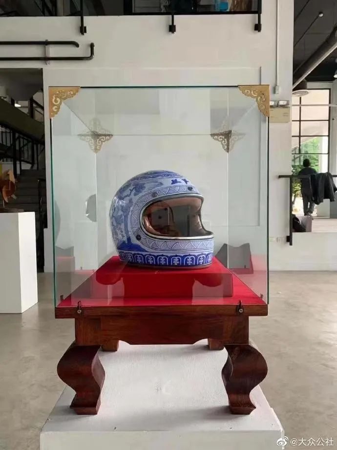 “网上买了件*男猛**T恤后?”哈哈哈哈快停止散发你的魅力吧