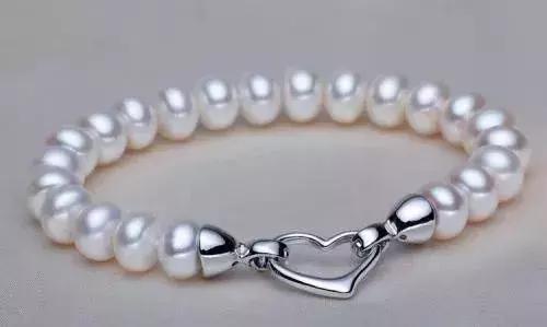 喜欢珍珠的女人是如何挑选珍珠的,珍珠怎么挑选佩戴