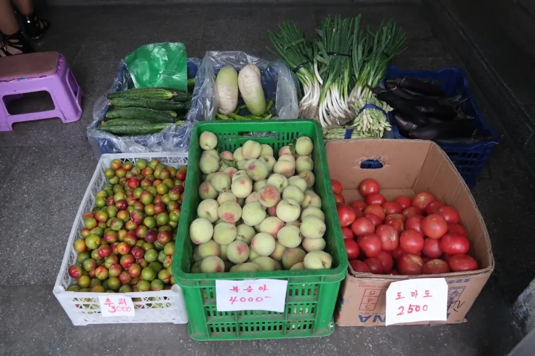 朝鲜街头小卖部卖什么好,朝鲜街头的便利店