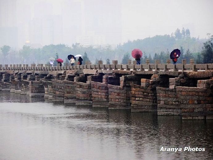 福建晋江安平桥视频,雨中安平桥