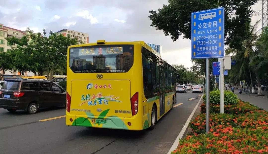 在公交车上英语是用in还是on,在公交车里用in还是on