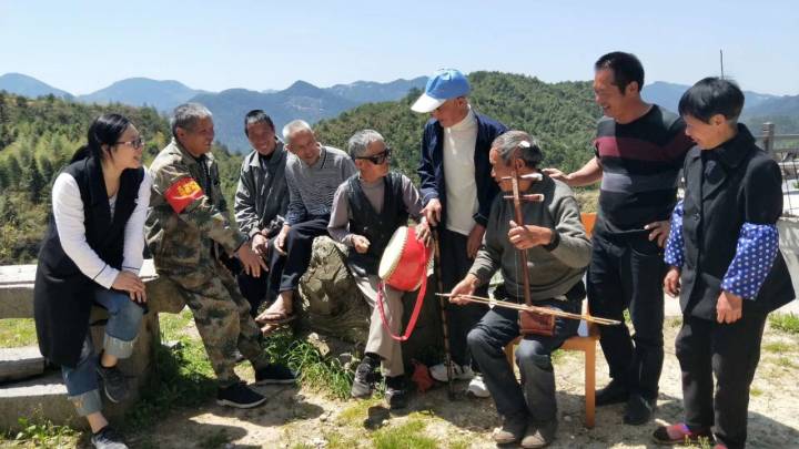 敲敲门、开驿站为留守老人守住幸福夕阳红