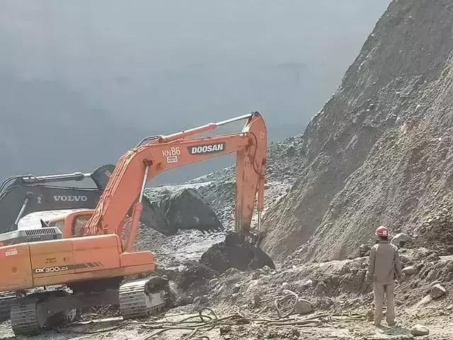 缅甸帕敢翡翠矿区发生大规模塌方,缅甸翡翠矿区塌方