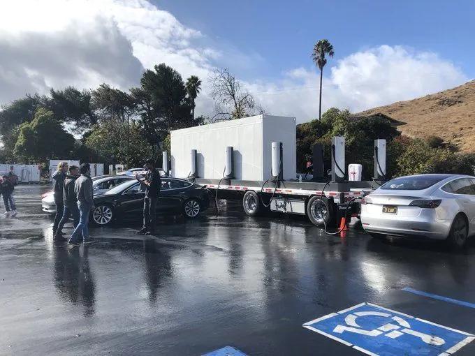 国庆开电动车一百多公里回家,国庆开蔚来电车上高速