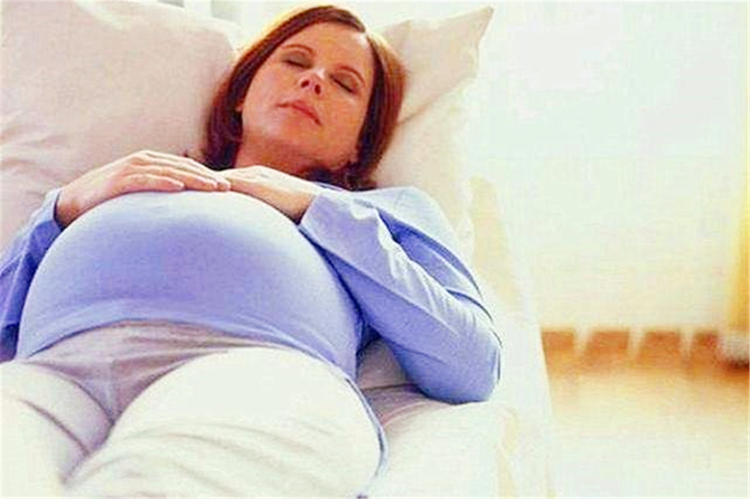 孕妇睡觉呼吸困难是咋回事,孕妇睡觉呼吸困难胎儿会缺氧吗