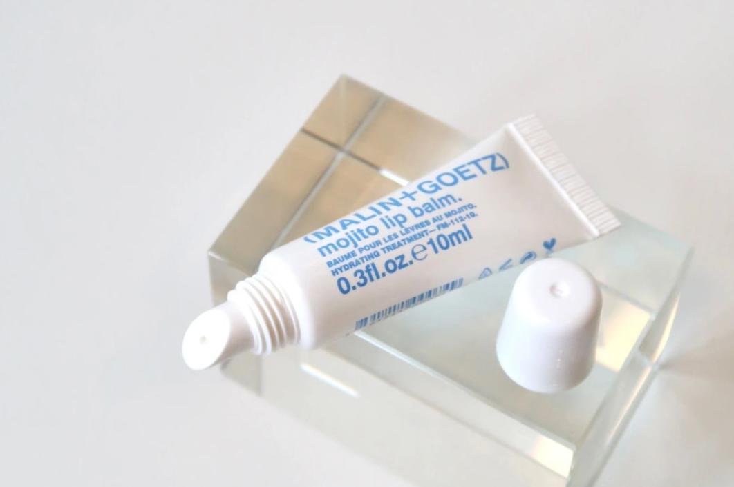 嘴唇水嘟嘟的太可爱了，但你的怎么还那么干瘪