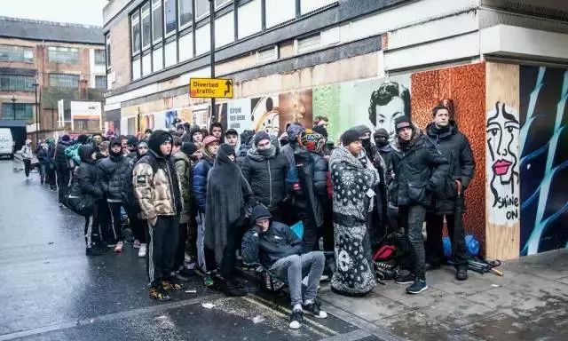 一块红砖打上LOGO卖出天价,顶级潮牌是这么打造的