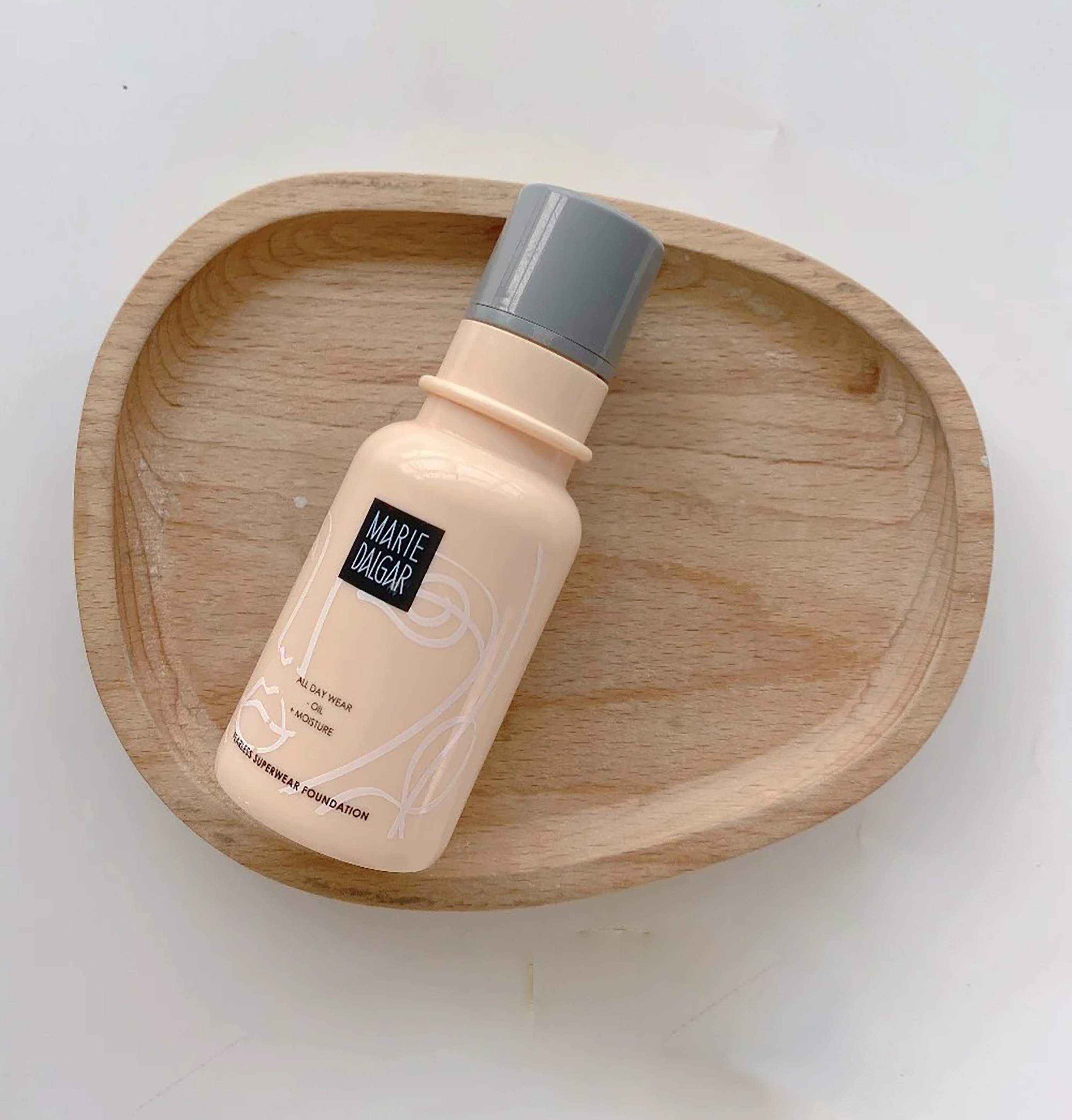 平价不容易暗沉的粉底液,超级好用持妆不暗沉的粉底液