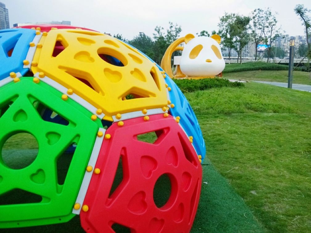 成都绿道被隔开,成都被3条路包围的楼盘