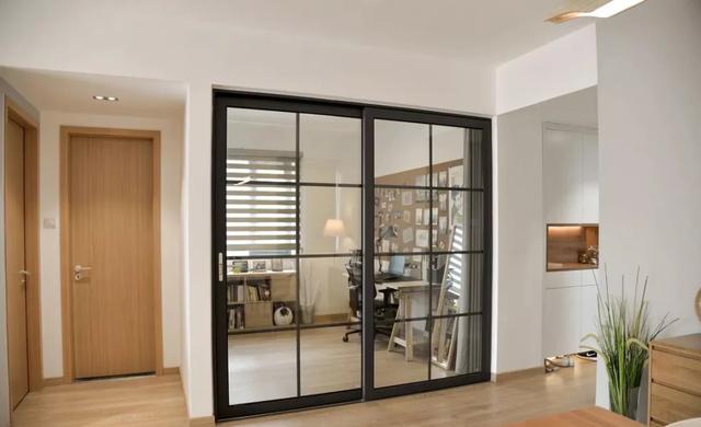 木门受潮墙面发霉怎么处理,卫生间木门受潮腐烂生小黑虫