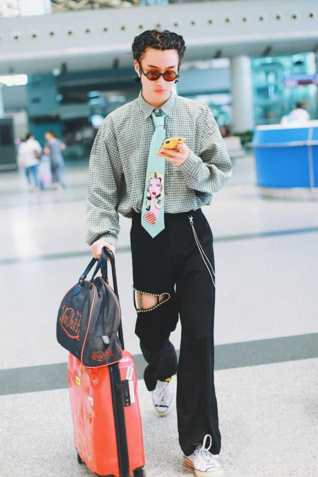 邓典穿搭,邓典的穿衣风格