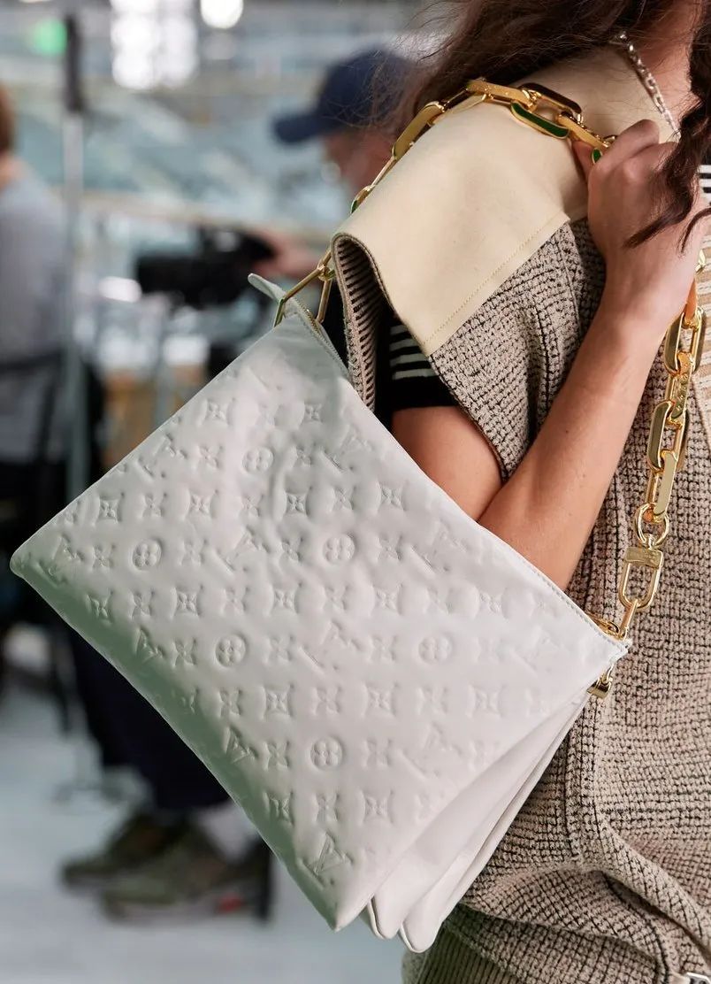 复古辣妹腋下包小众质感新月包,意大利腋下包推荐小众高级款