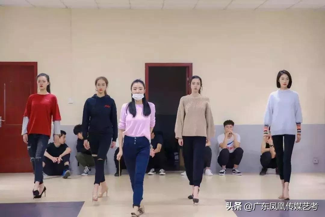 你了解你的专业吗,服装表演专业学费高吗