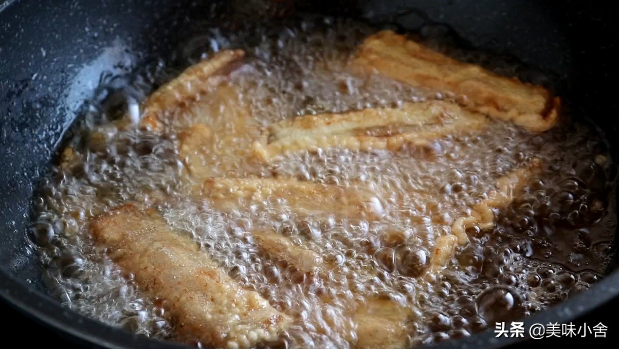 怎么炸带鱼外酥里嫩又好吃,炸带鱼剩下的油怎么去腥味处理