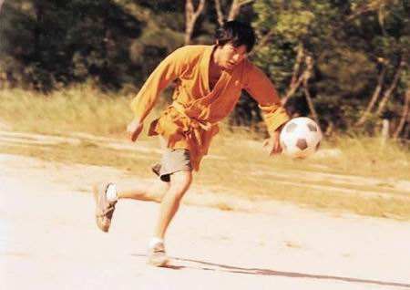 荒野乱斗足球花式进球怎么练习,荒野乱斗足球模式怎么玩才玩得好