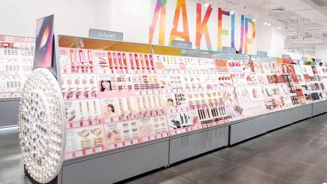 店播+快时尚+网红场景=业绩20万/店/天“调色师”这么玩不火才怪