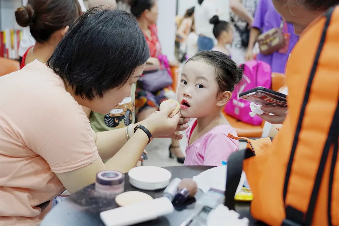 中国舞考级完满结束,考级中国舞