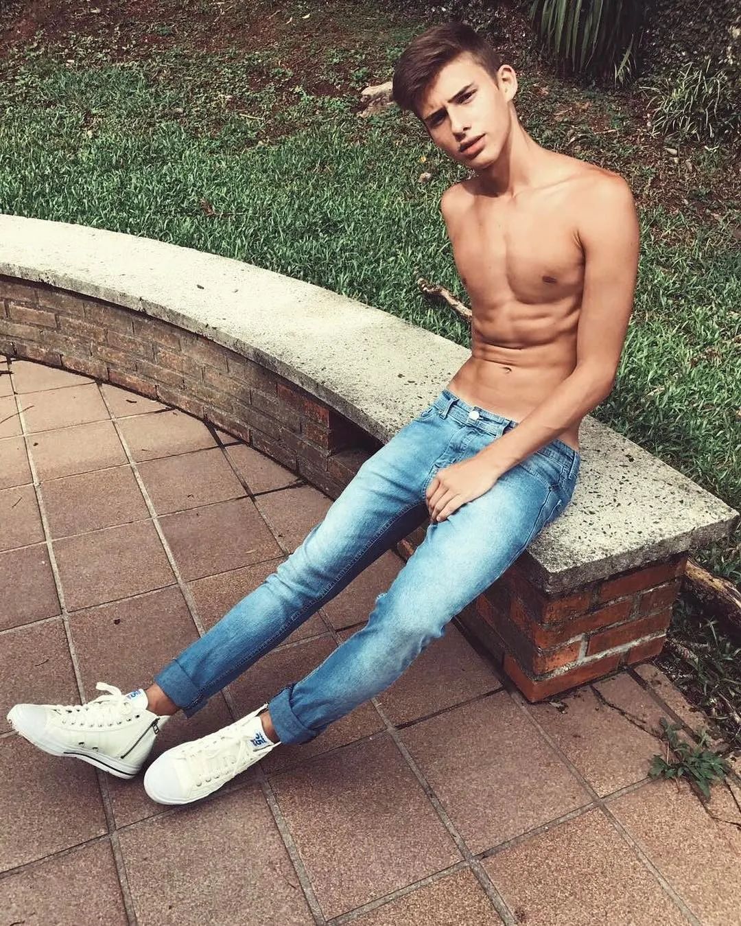 巴西小伙年轻时视频,巴西小男孩帅气