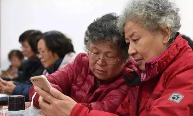 穿鞋套上课的日子－－你还记得吗？