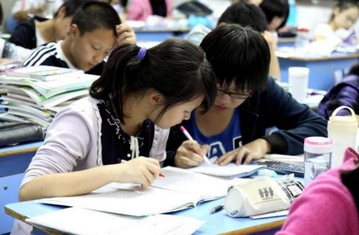 初中数学最好的女生,初中数学经常考30多分的女孩子