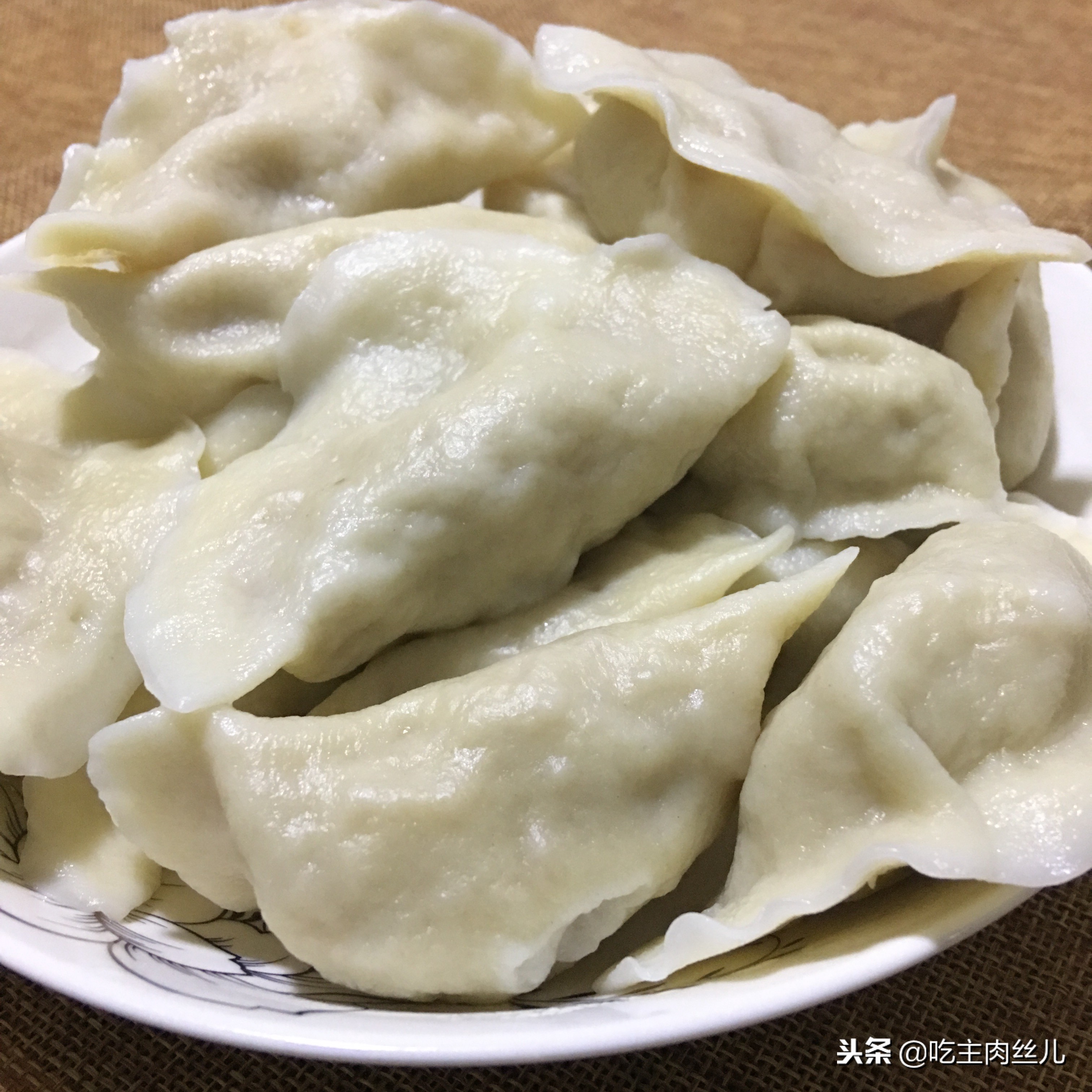 饺子皮不硬的秘诀,饺子皮不粘的小窍门