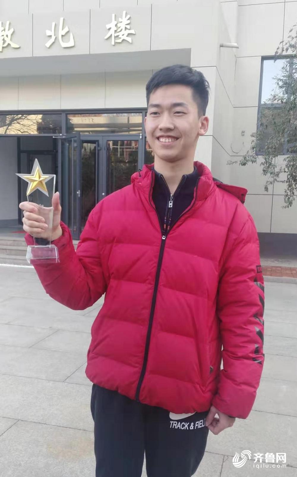 出生时医生说有可能脑瘫最后逆袭,一出生就被医生断言终身无法行走