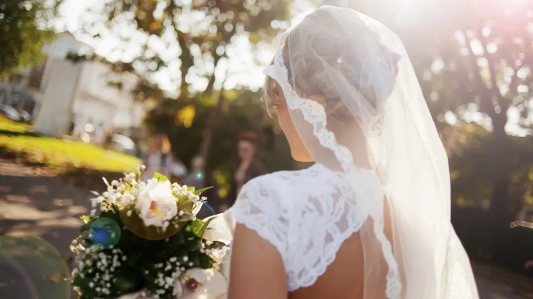 结婚后丈夫还要给女方买礼物,结婚后你妻子给你买过礼物么