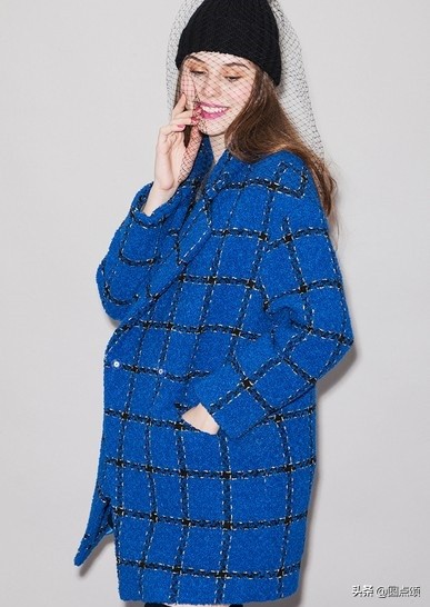毛呢大衣怎么搭保暖又好看,冬季彩色格子毛呢大衣穿什么内搭