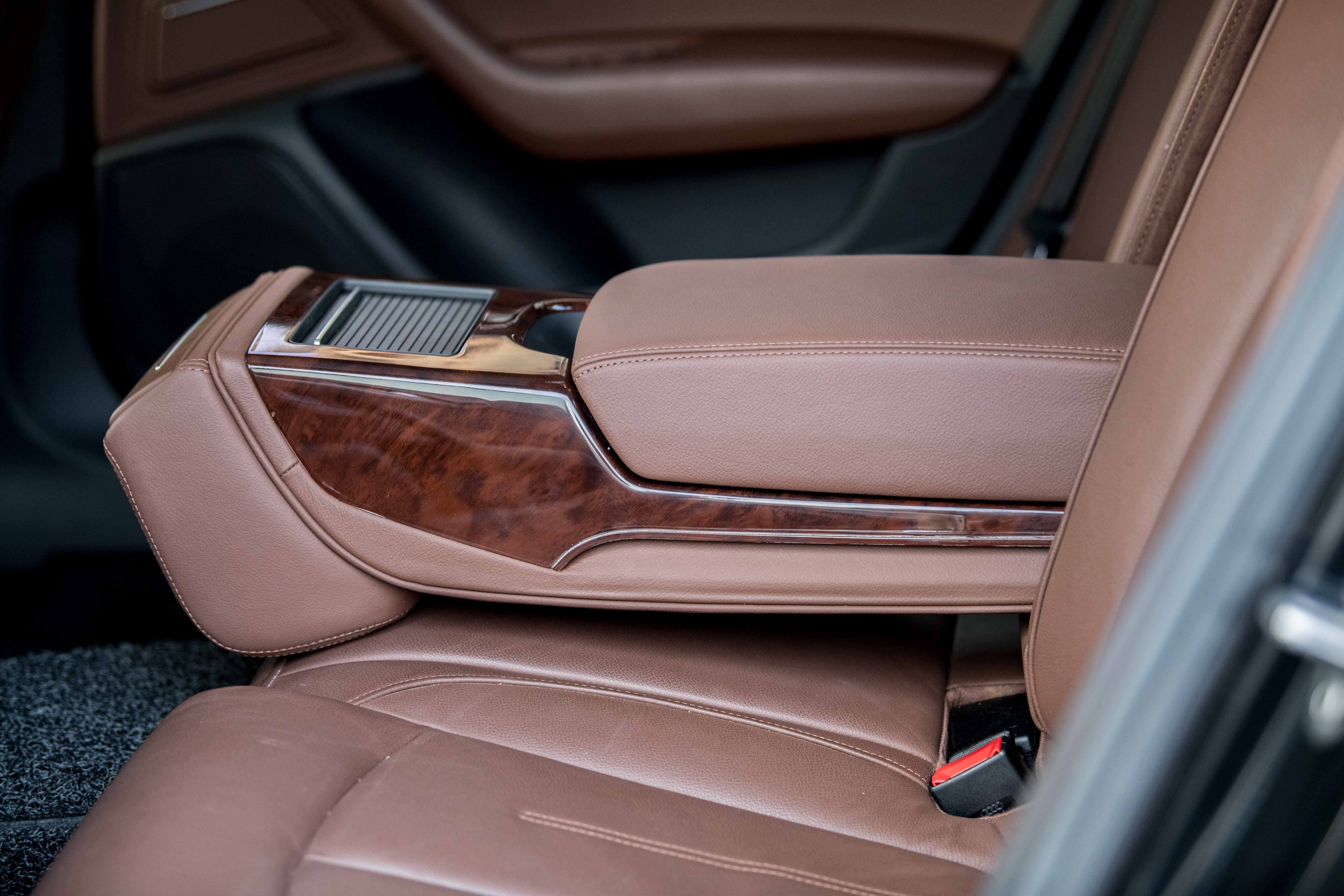 18款奥迪a6l3.0t四驱发动机,能文能武的帅哥