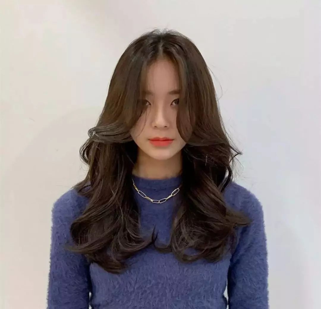 脸型长脖子长适合剪短发,脸型比较小适合剪短发吗