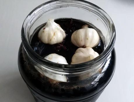 糖醋腌蒜的最简单又好吃做法,糖醋蒜腌咸蒜教程