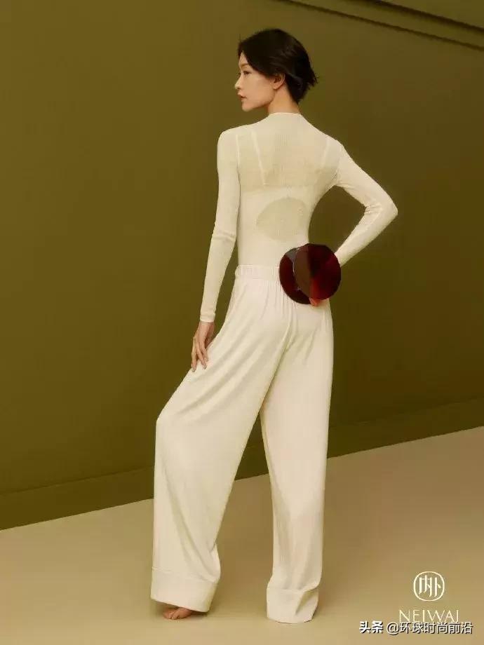 穿衣自由？雪莉不穿内衣被热议，你站雪莉还是内衣