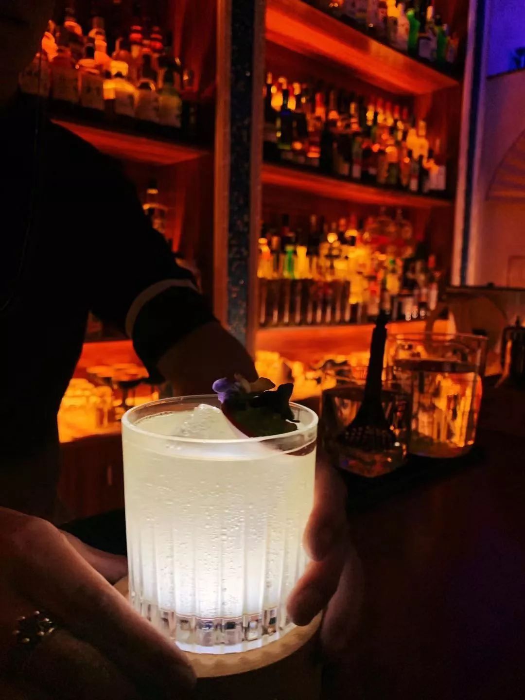 加鱼子酱的鸡尾酒喝过吗？长春首家分子鸡尾酒吧，味道太神奇了