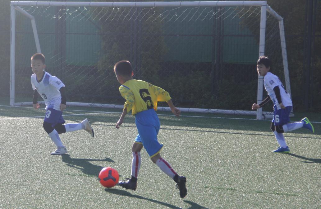 T6出行第二届云南“校长杯”少儿足球赛第三轮首日精彩瞬间