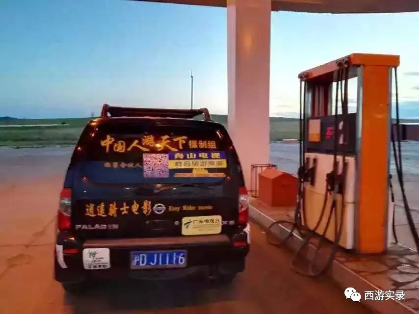 她让俄罗斯人搭车,还管饭,发现车上电脑不见,上海开车进俄罗斯